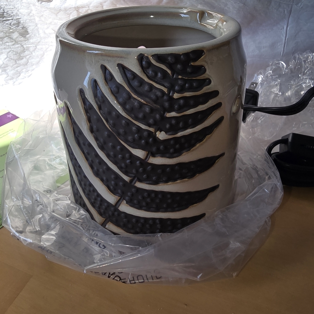 Ceramic Planter with Leaf Design